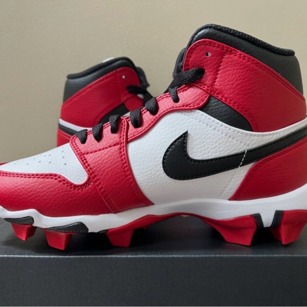 Jordan 1 Mid Youth Multisport Cleat 'Chicago' Red size 4.5